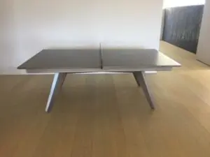 Round game table