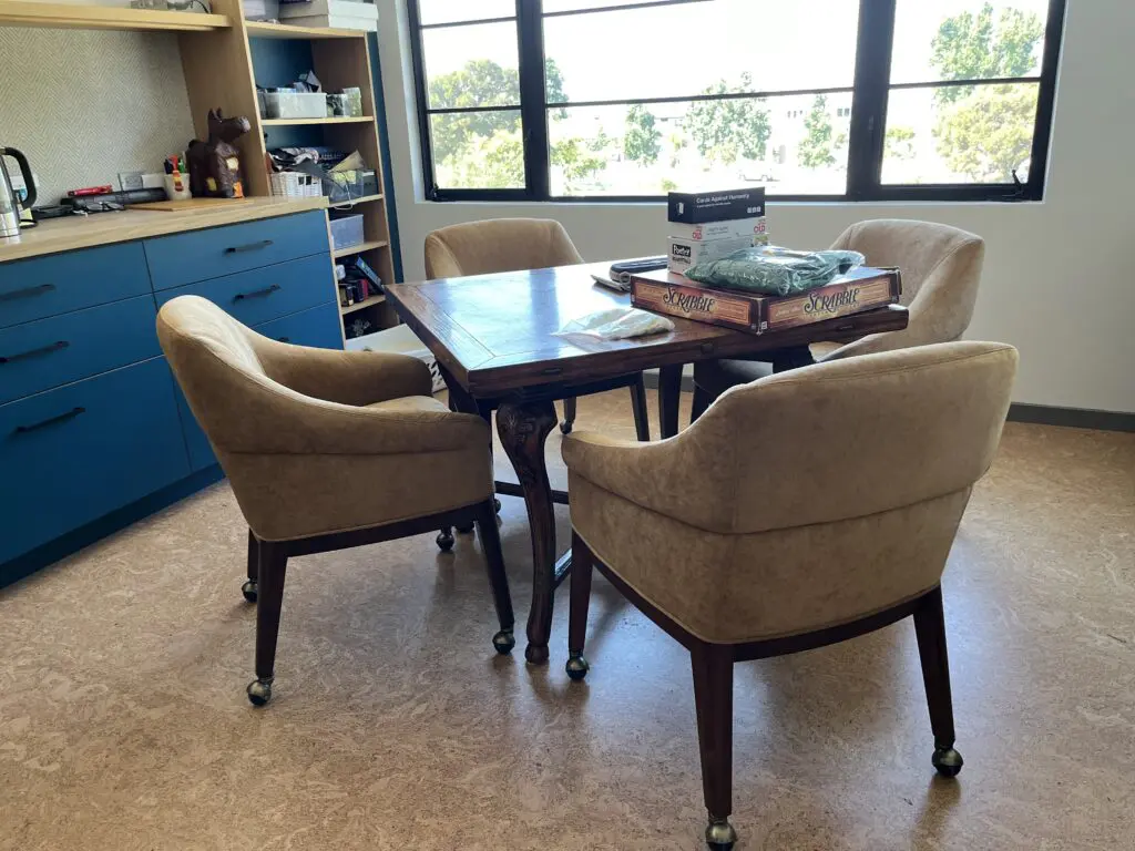 California House C7810 Game Chair