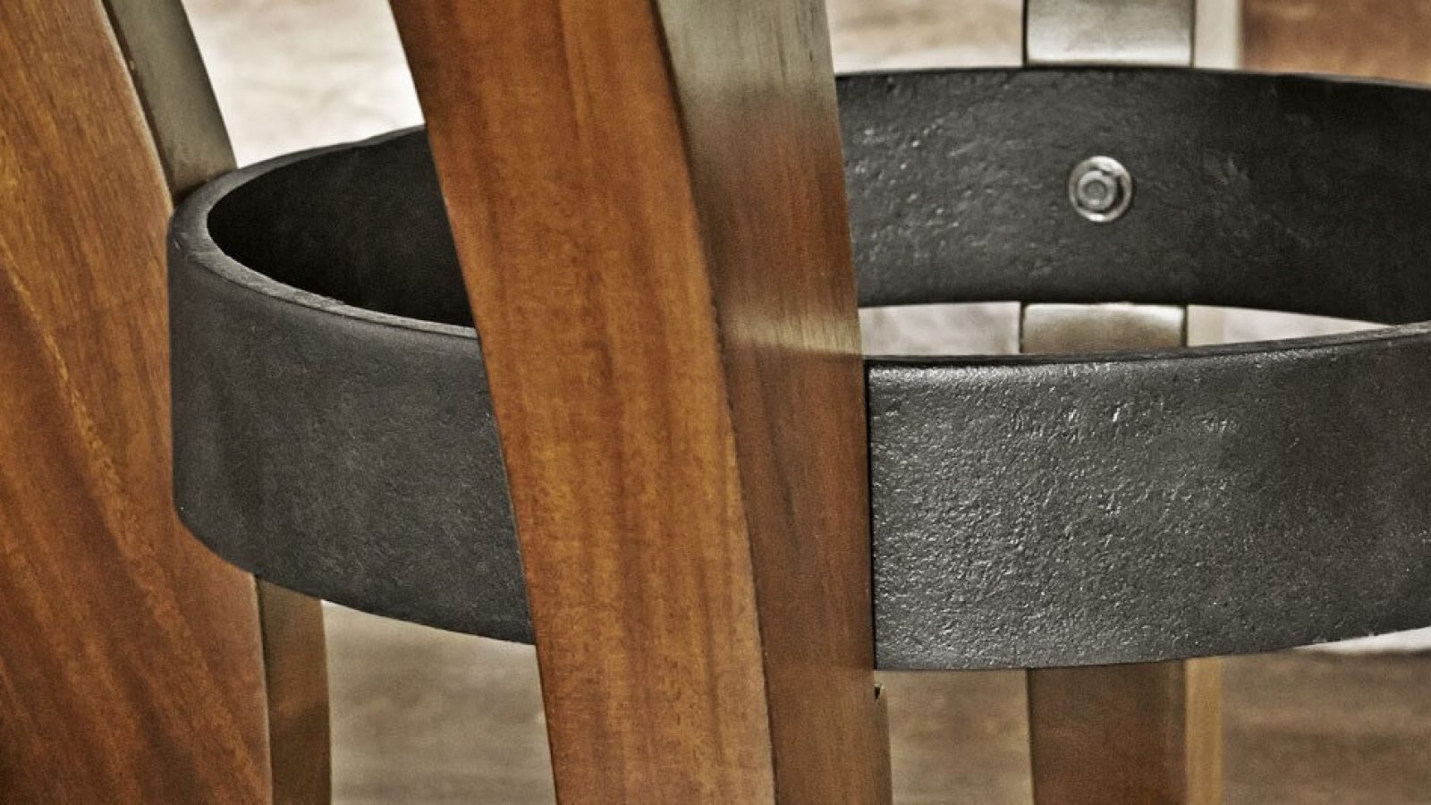 Centennial Game Table Espresso with reversible game top closeup detail leg