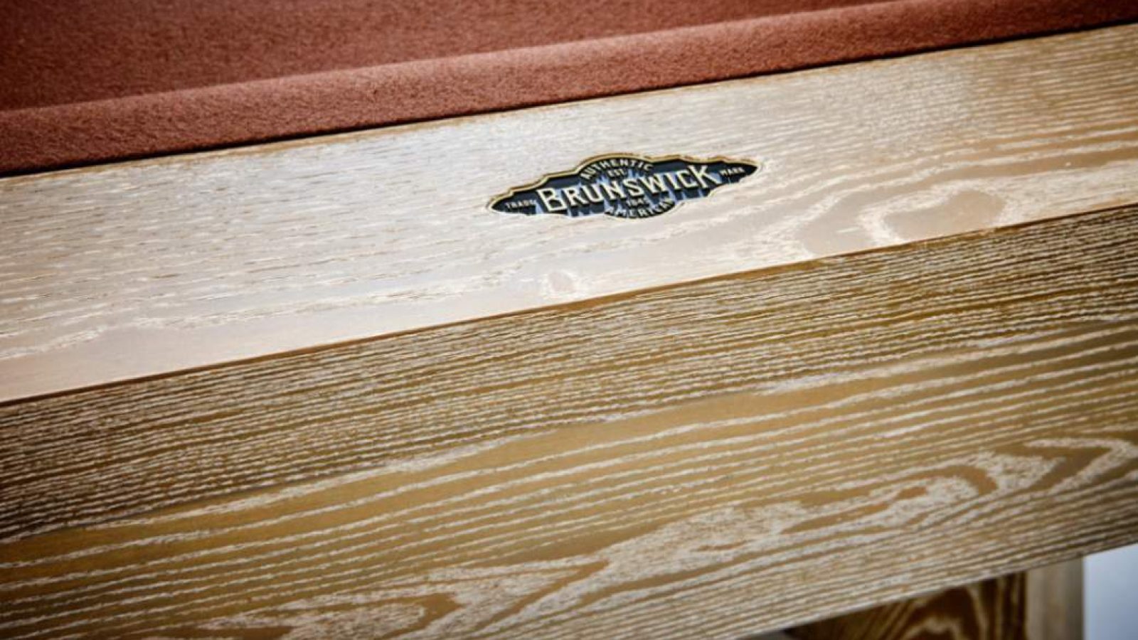 Sagrada table detail3