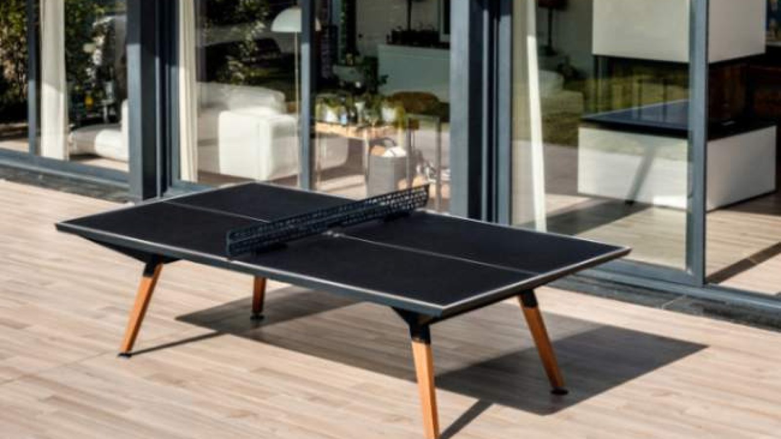 lifestyle-black-convertible-outdoor-ping-pong-table-3-net-options-6 lifestyle black convertible outdoor ping pong table 3 net options (6)