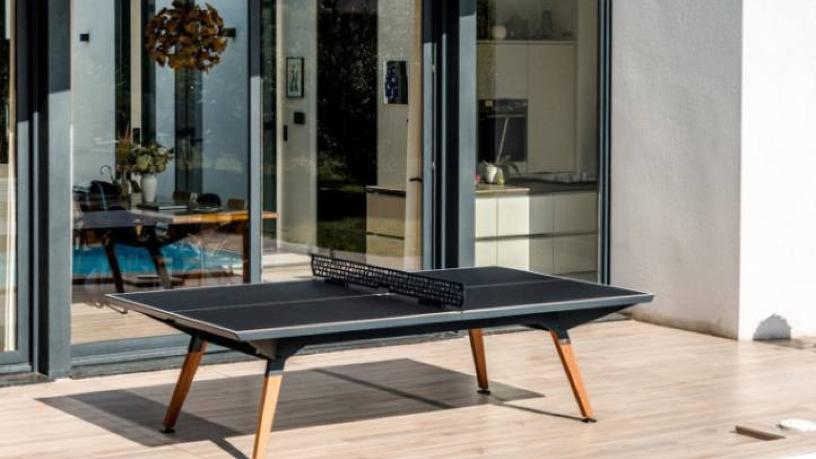 lifestyle-black-convertible-outdoor-ping-pong-table-3-net-options-7 lifestyle black convertible outdoor ping pong table 3 net options (7)